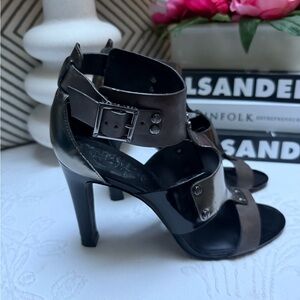 Tory Burch Black and Gray Heels with Sophisticated Style